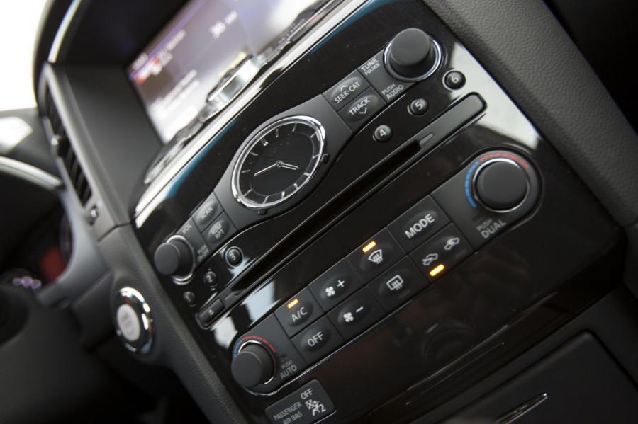  Infiniti FX37 2013 года  (фото 12 из 28)